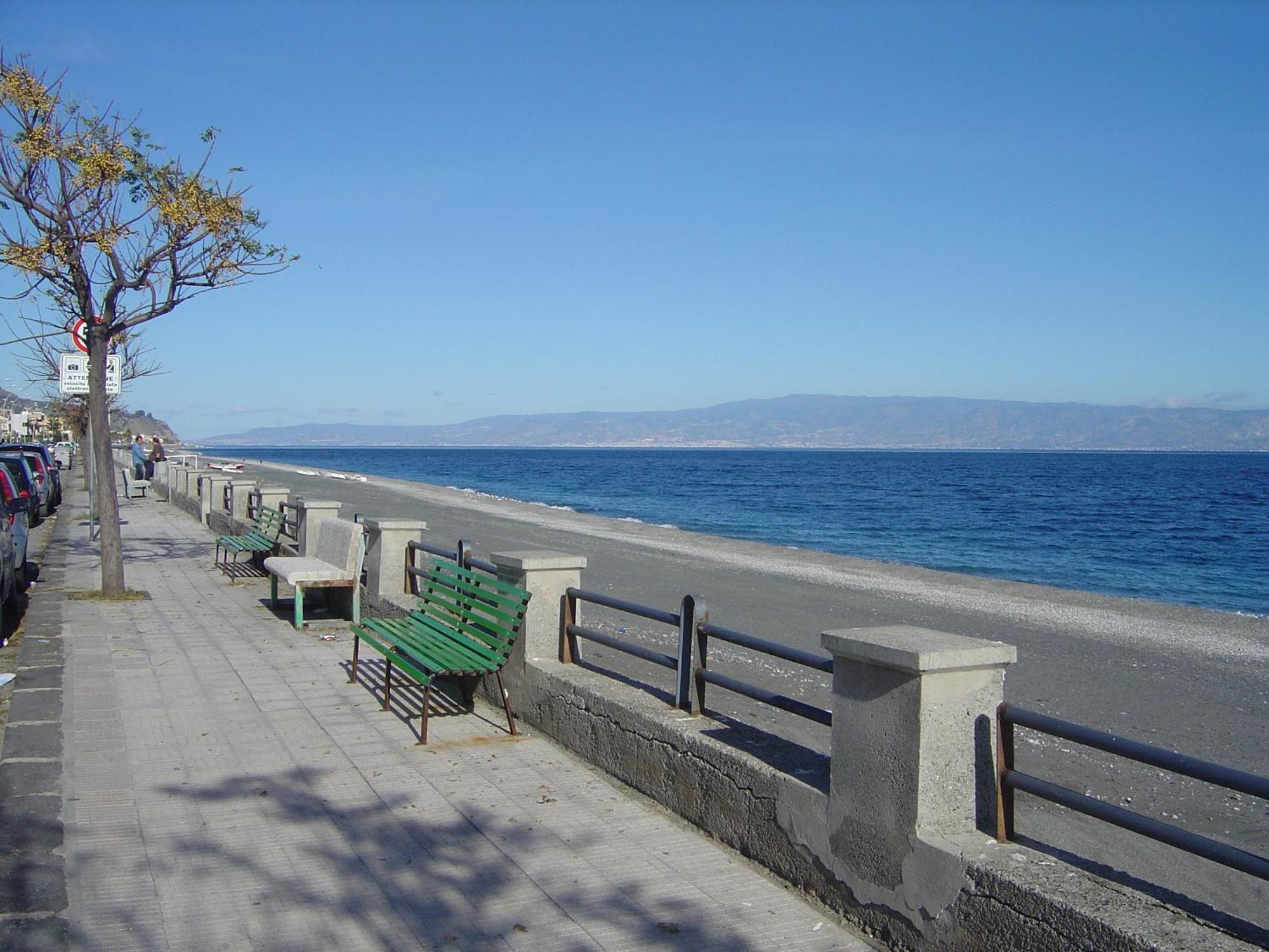 Mirone Apartment Fronte Mare Beachfront House Roccalumera Exteriör bild